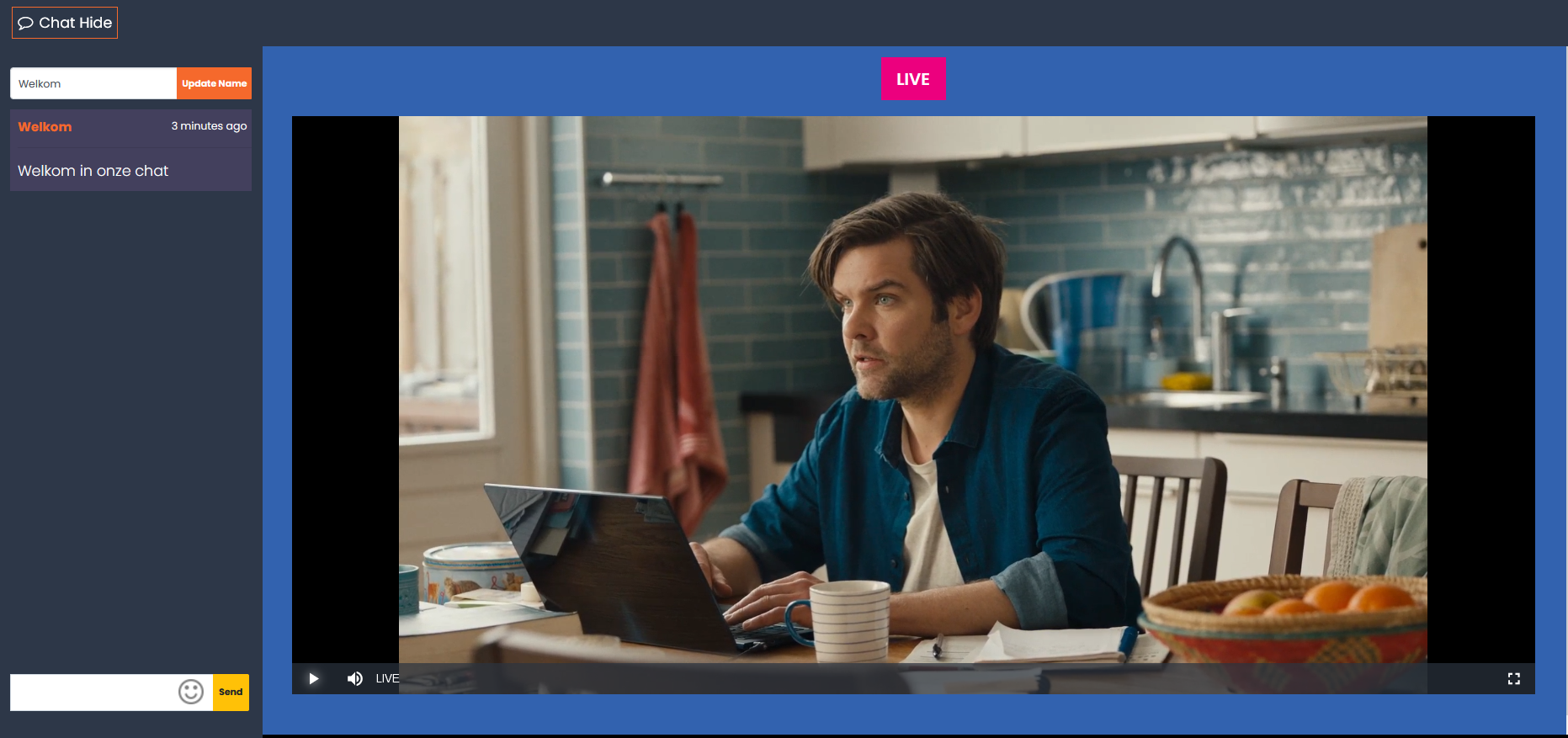Videoplayer met live-indicator en chat naast de uitzending